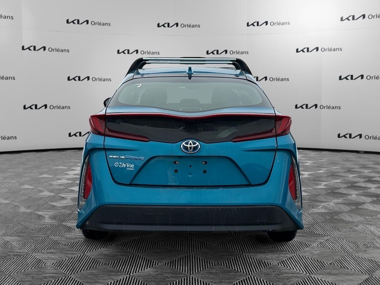 2022 Toyota Prius PRIME Photo4