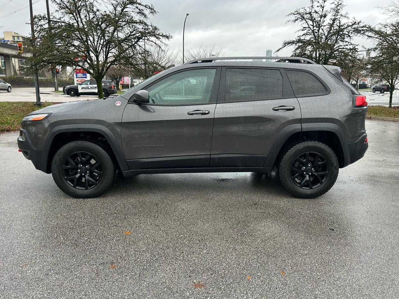 2016 Jeep Cherokee Trailhawk - Photo #2