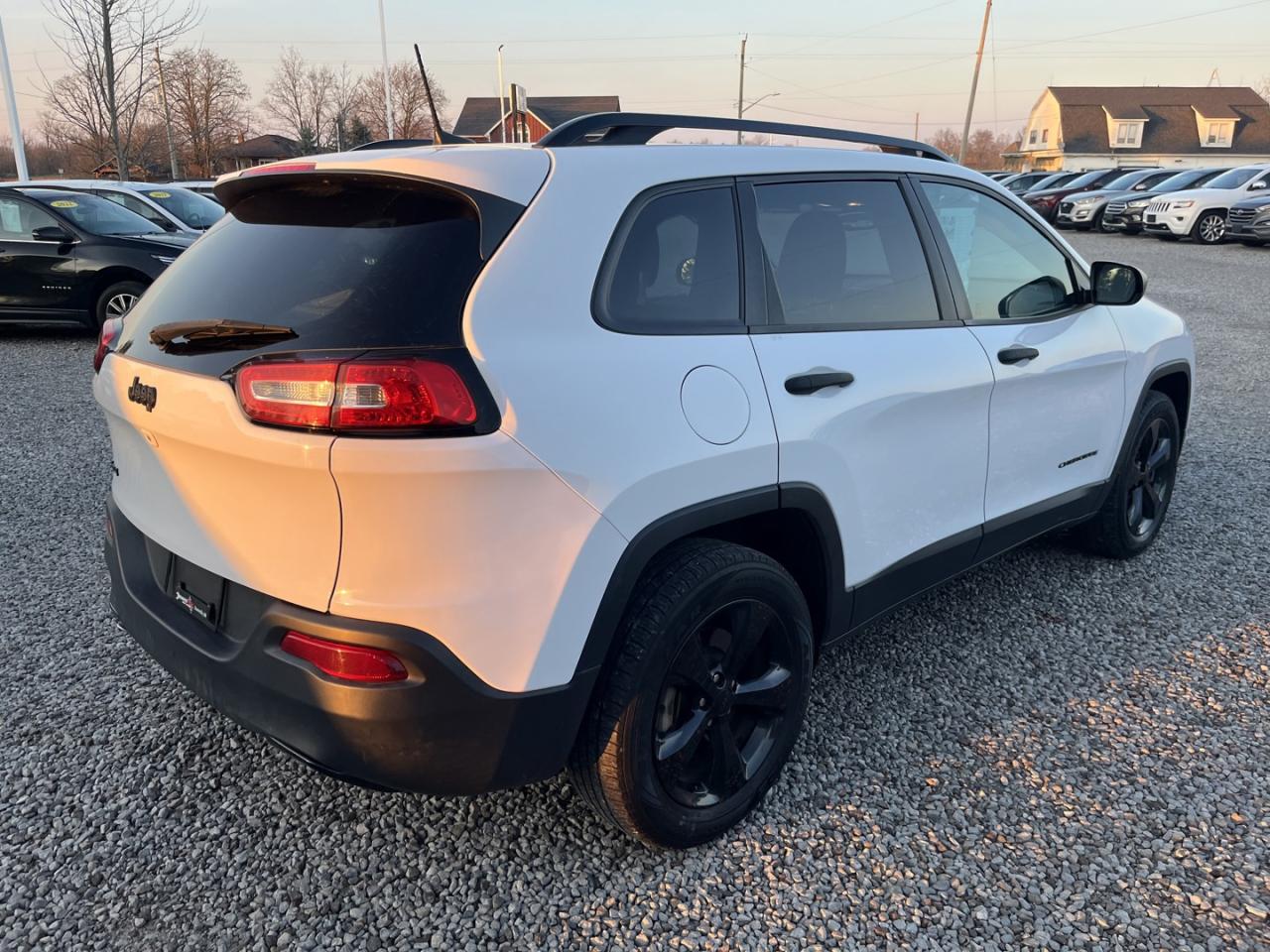 2017 Jeep Cherokee Sport Photo