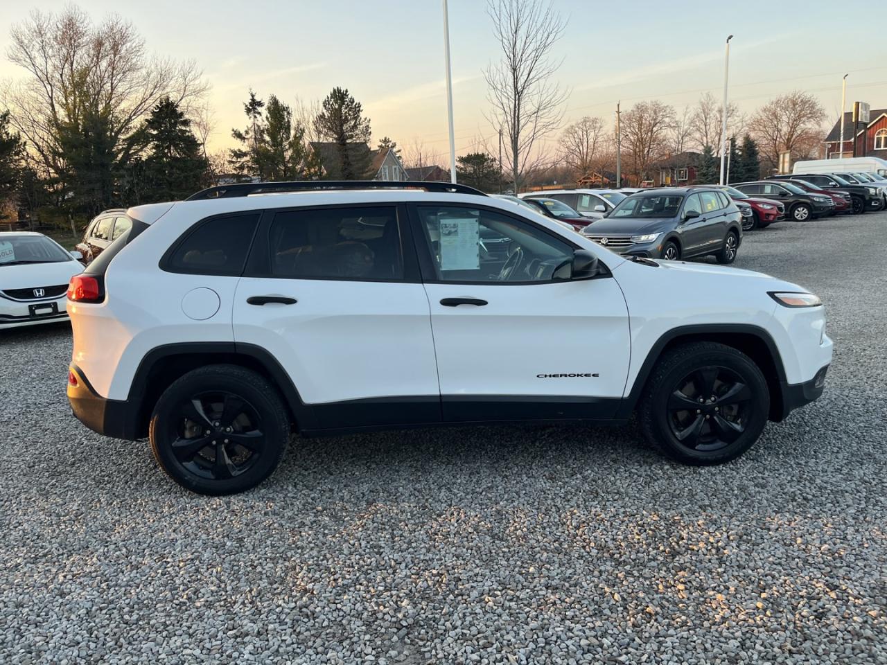 2017 Jeep Cherokee Sport Photo