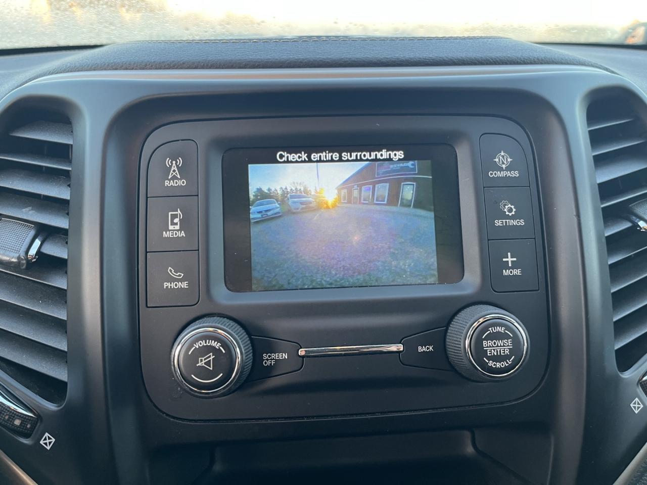 2017 Jeep Cherokee Sport Photo