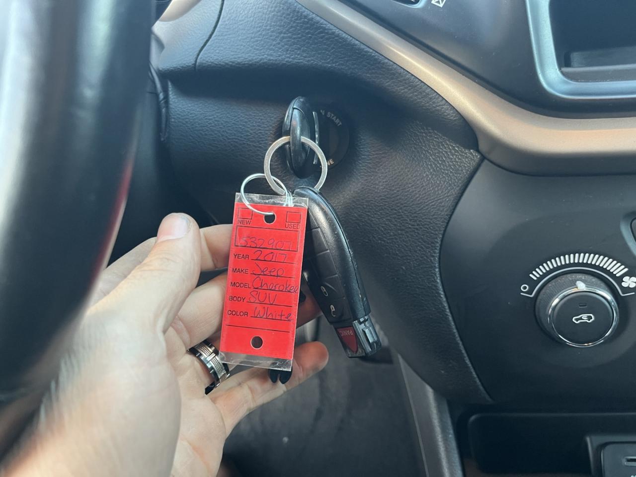 2017 Jeep Cherokee Sport Photo