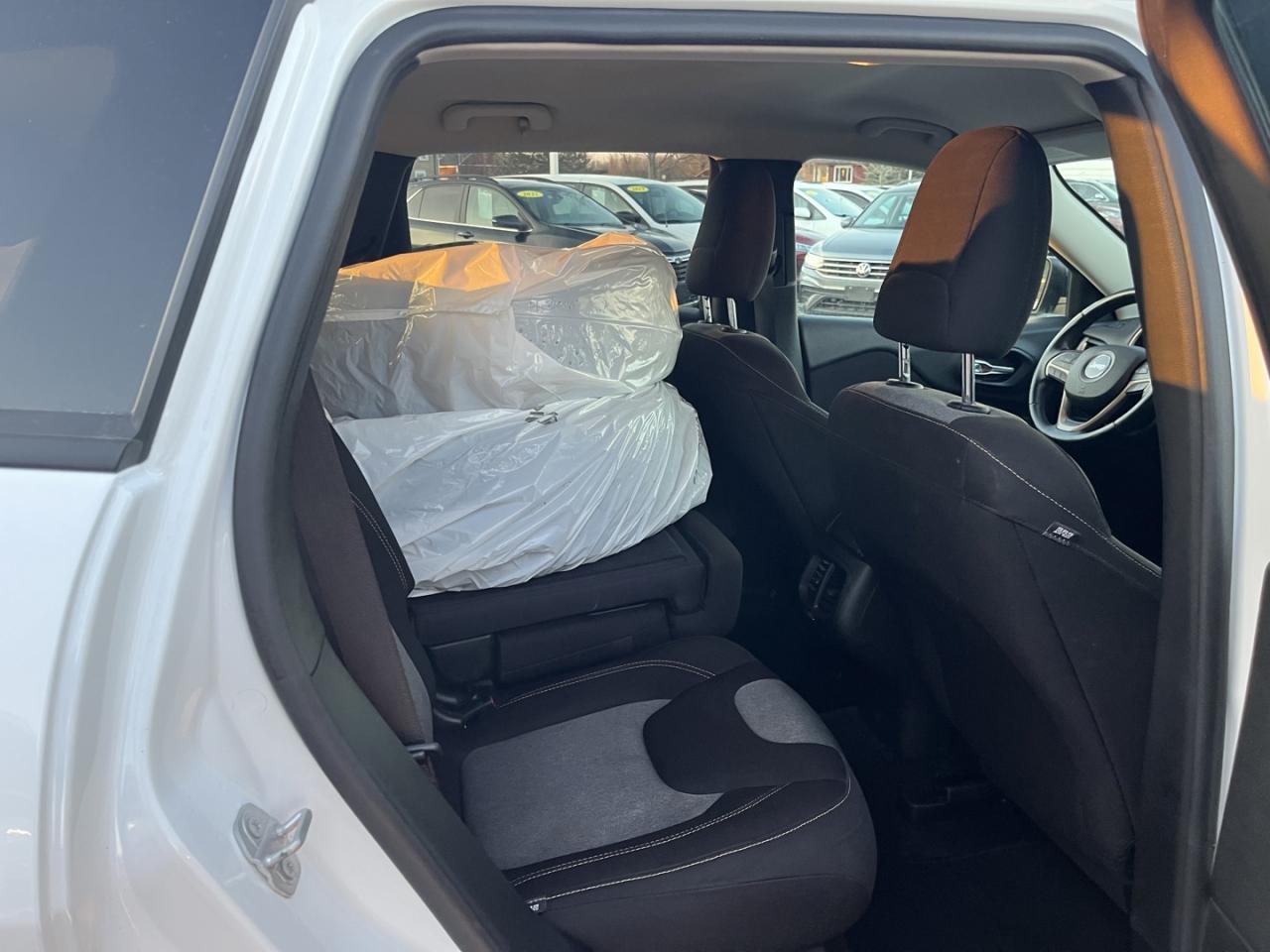 2017 Jeep Cherokee Sport Photo