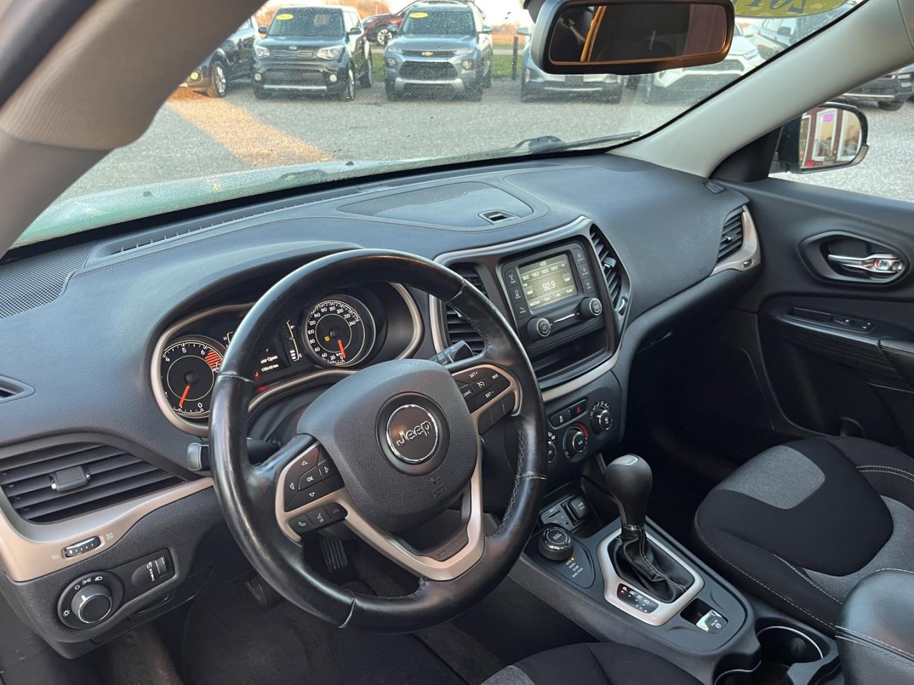 2017 Jeep Cherokee Sport Photo