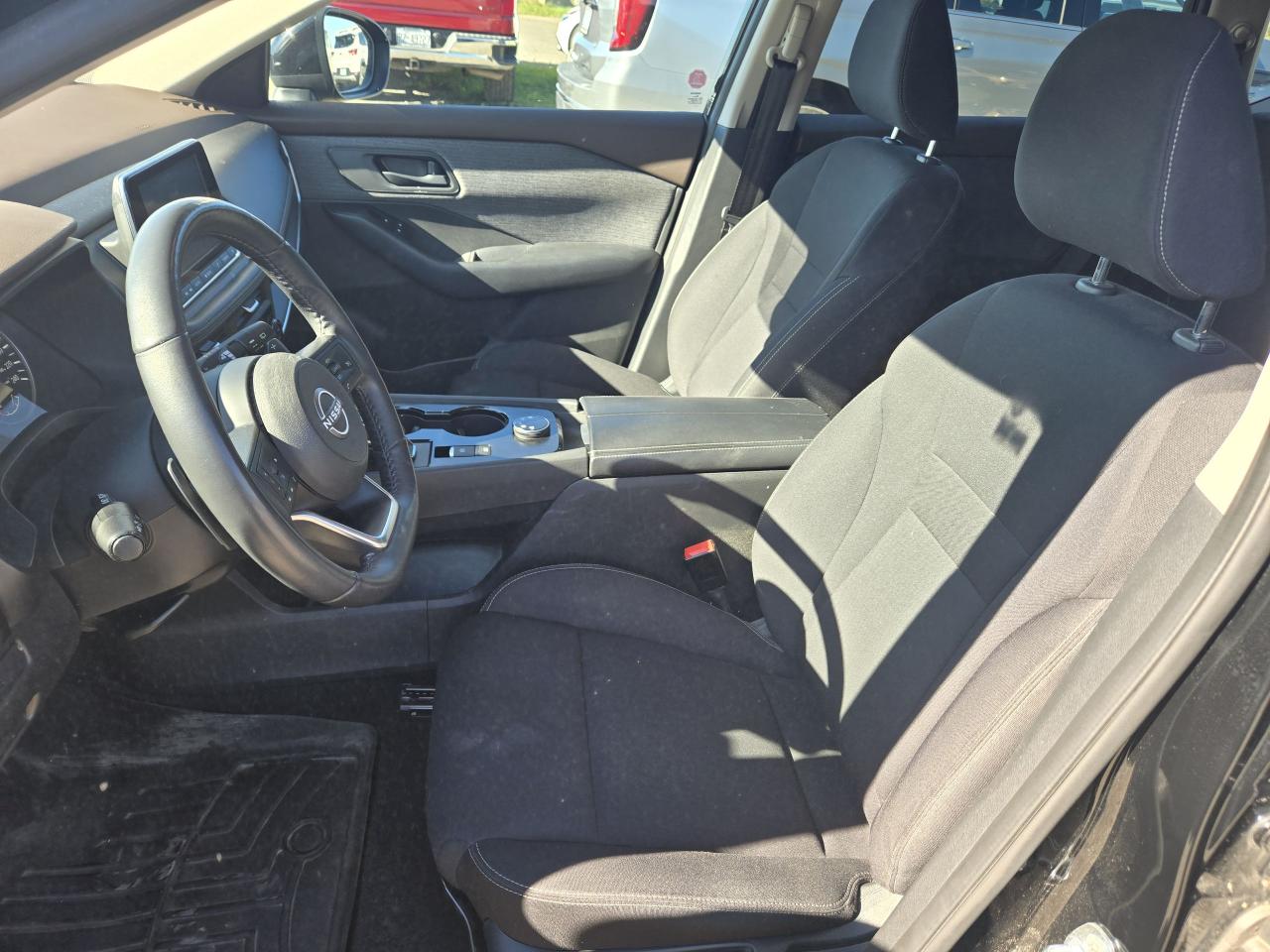 2023 Nissan Rogue AWD S Photo2