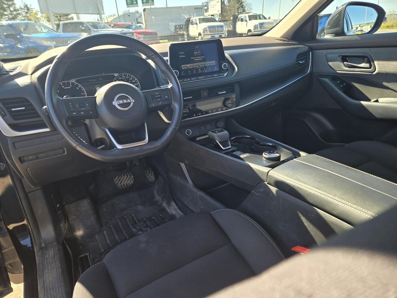 2023 Nissan Rogue AWD S Photo3