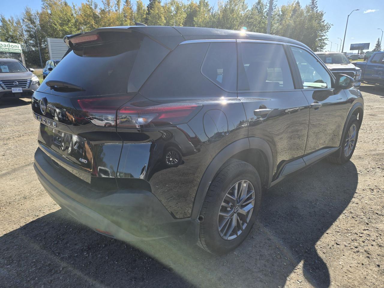 2023 Nissan Rogue AWD S Photo3