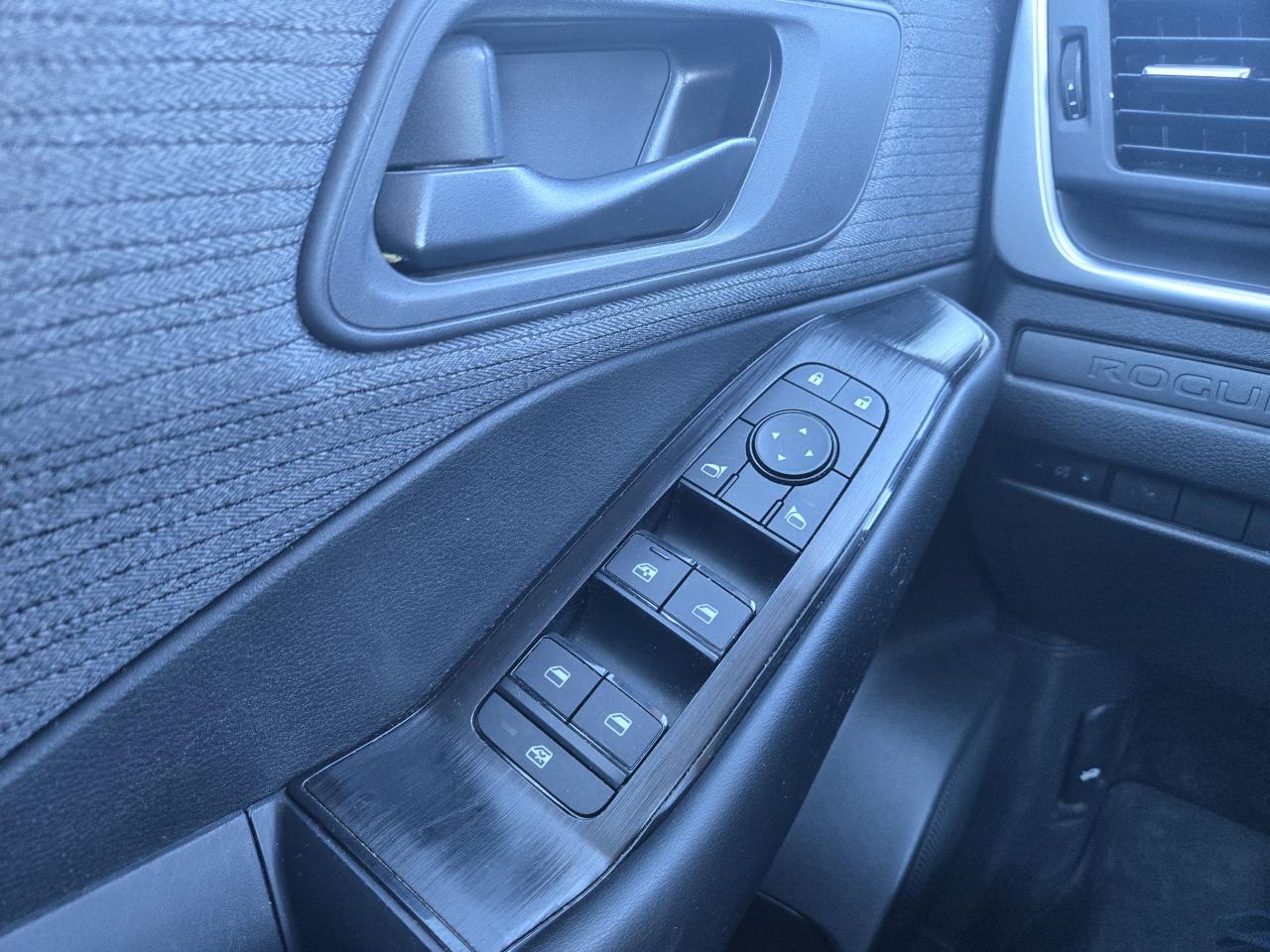 2023 Nissan Rogue AWD S Photo