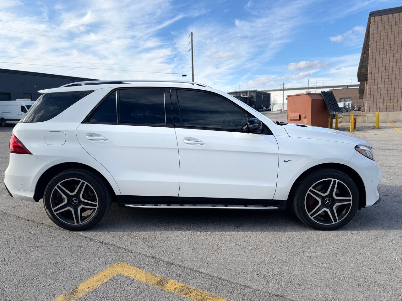 2017 Mercedes-Benz GLE 4MATIC 4dr AMG GLE 43 Photo3