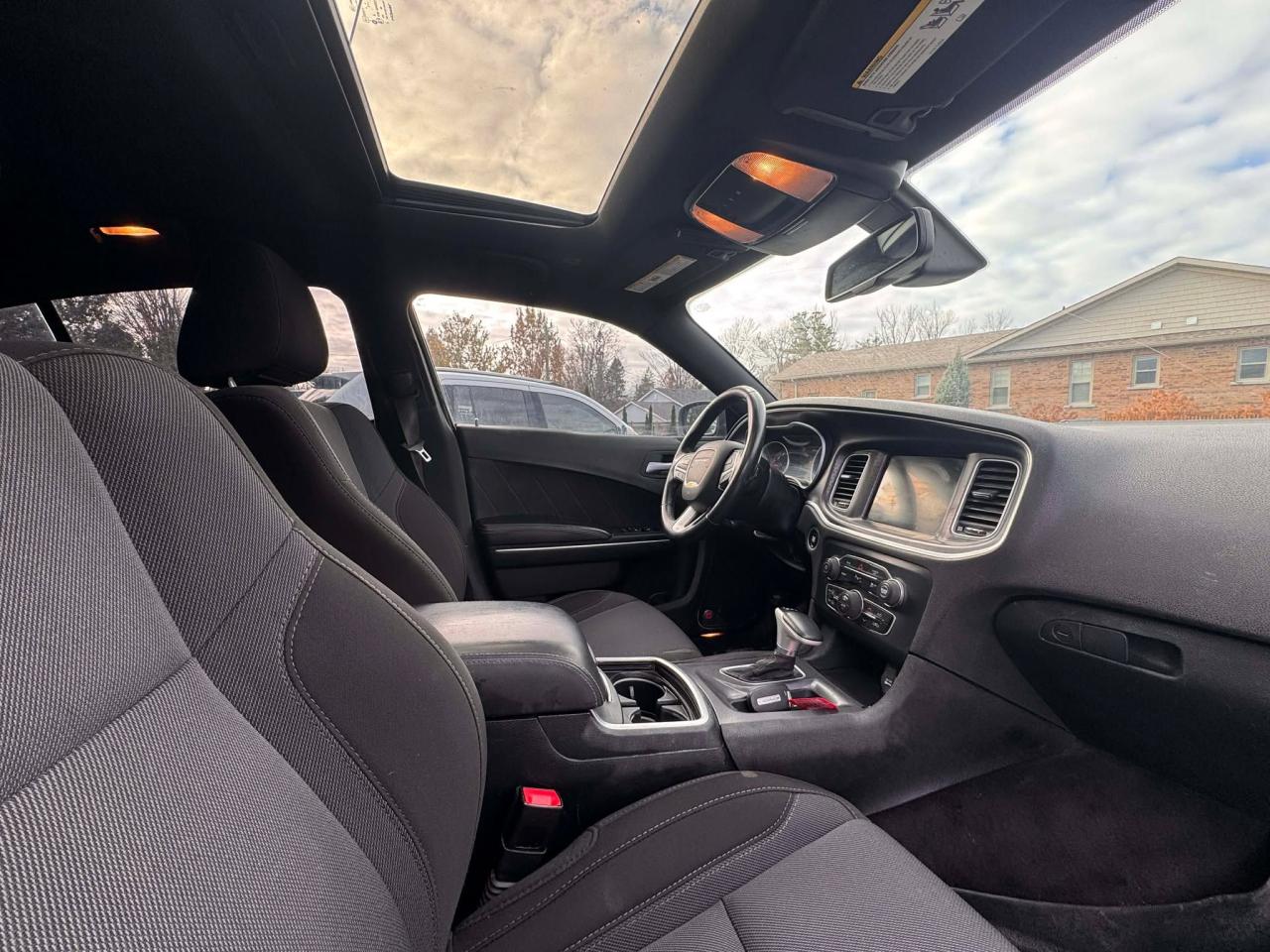 2017 Dodge Charger 4dr Sdn SXT AWD - Photo #9