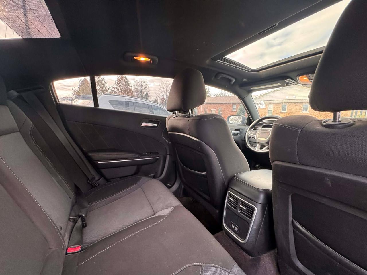 2017 Dodge Charger 4dr Sdn SXT AWD - Photo #11