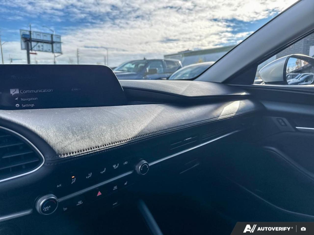 2019 Mazda MAZDA3 GX / NO ACCIDENTS / HTD SEATS / NAV / BLUETOOTH - Photo #23