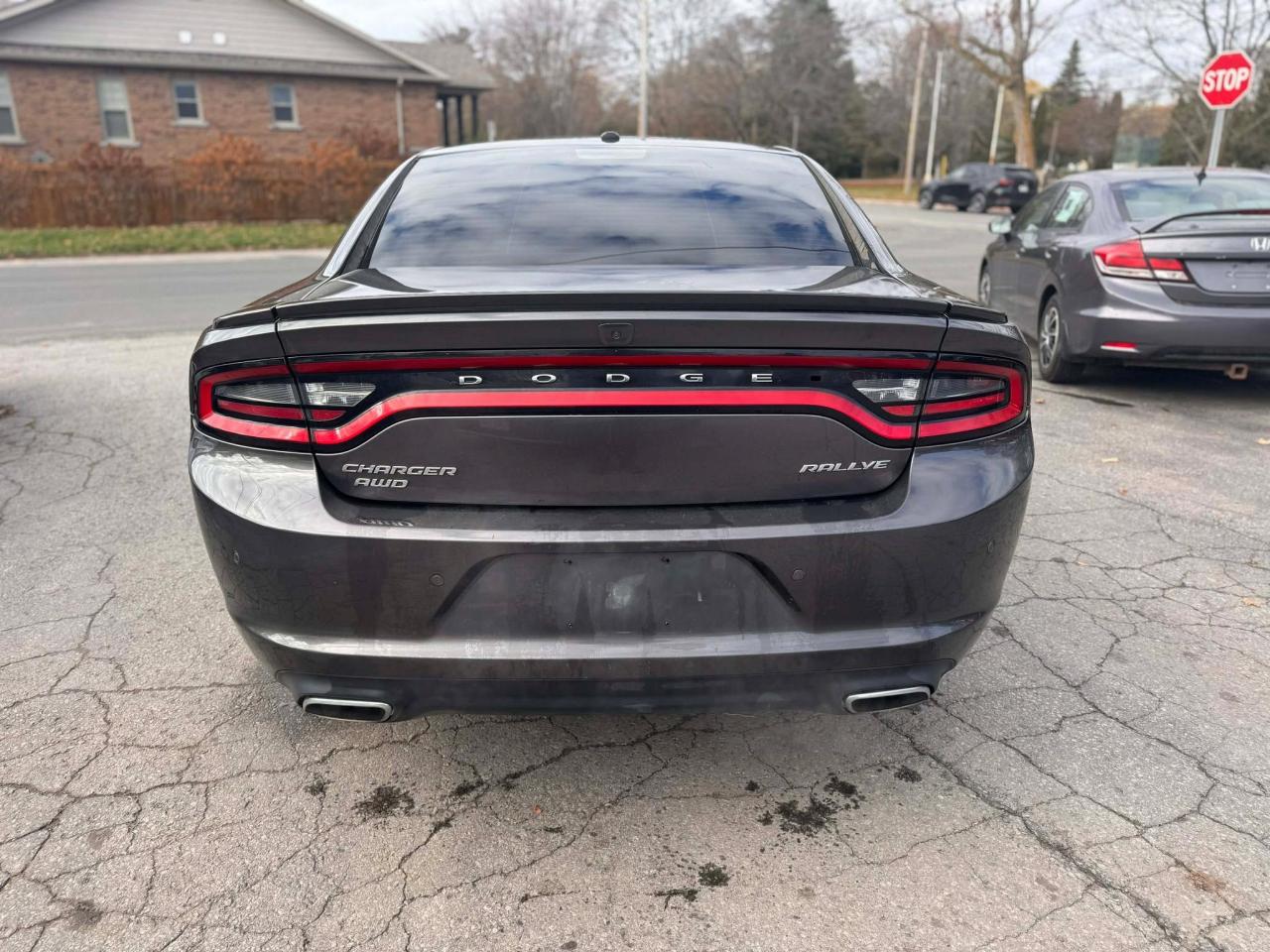 2017 Dodge Charger 4dr Sdn SXT AWD Photo3