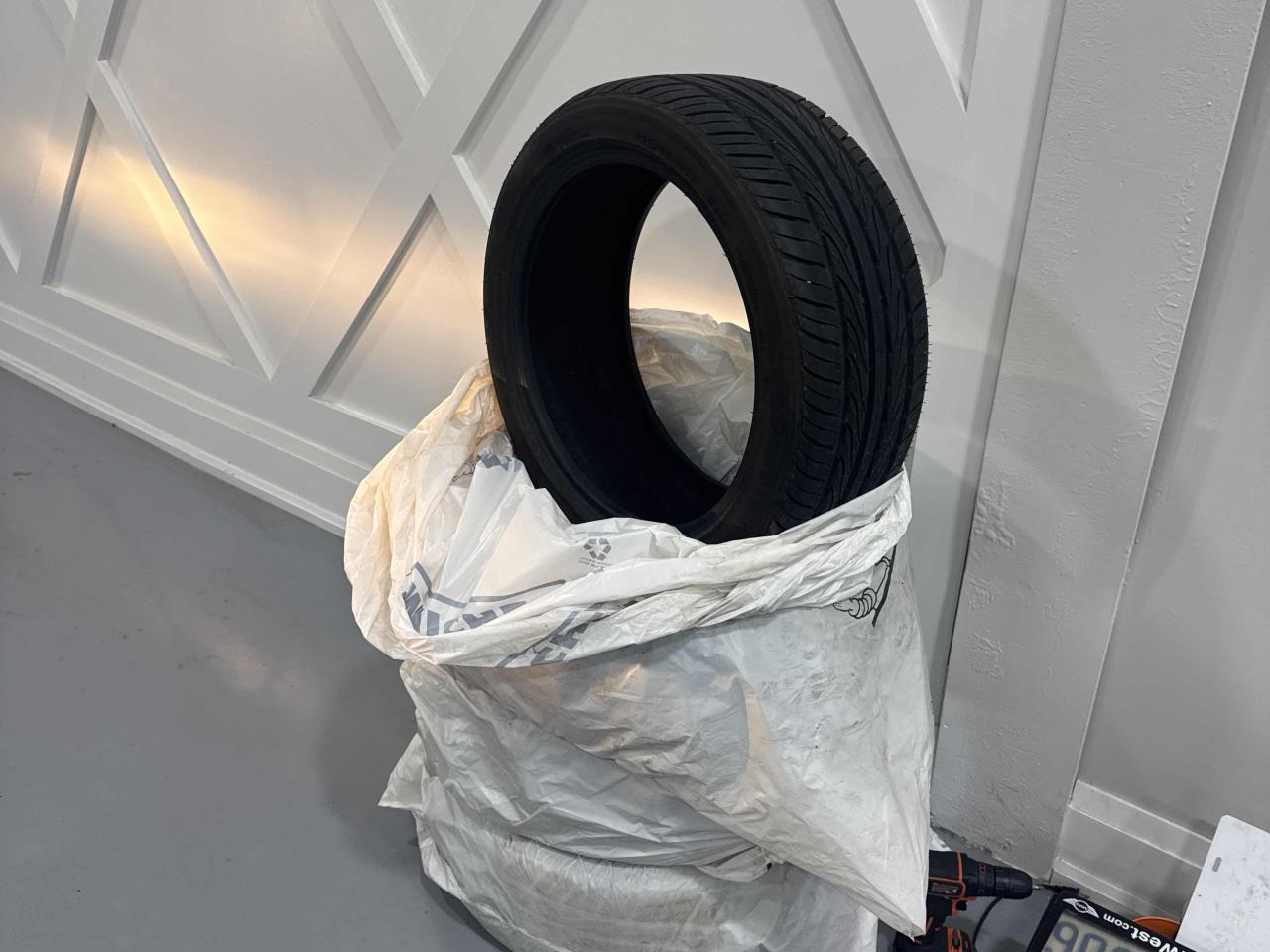 2010 MINI Cooper 2dr Cpe Mayfair Edition Clean CarFax Trade-ins OK! - Photo #15