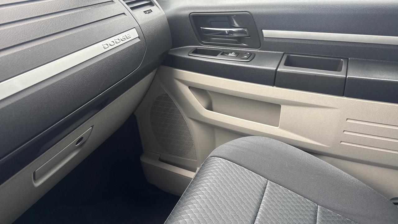 2010 Dodge Grand Caravan SE Photo