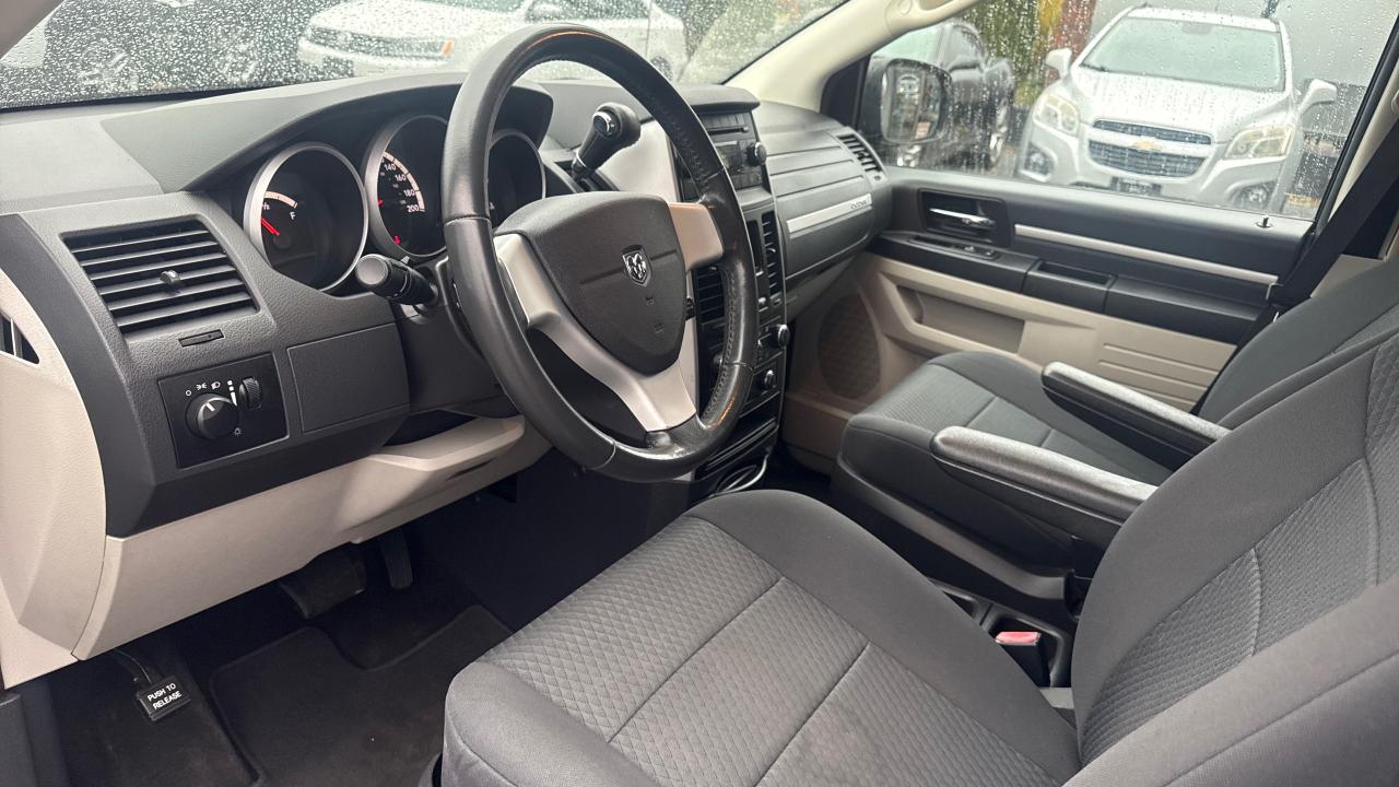 2010 Dodge Grand Caravan SE Photo