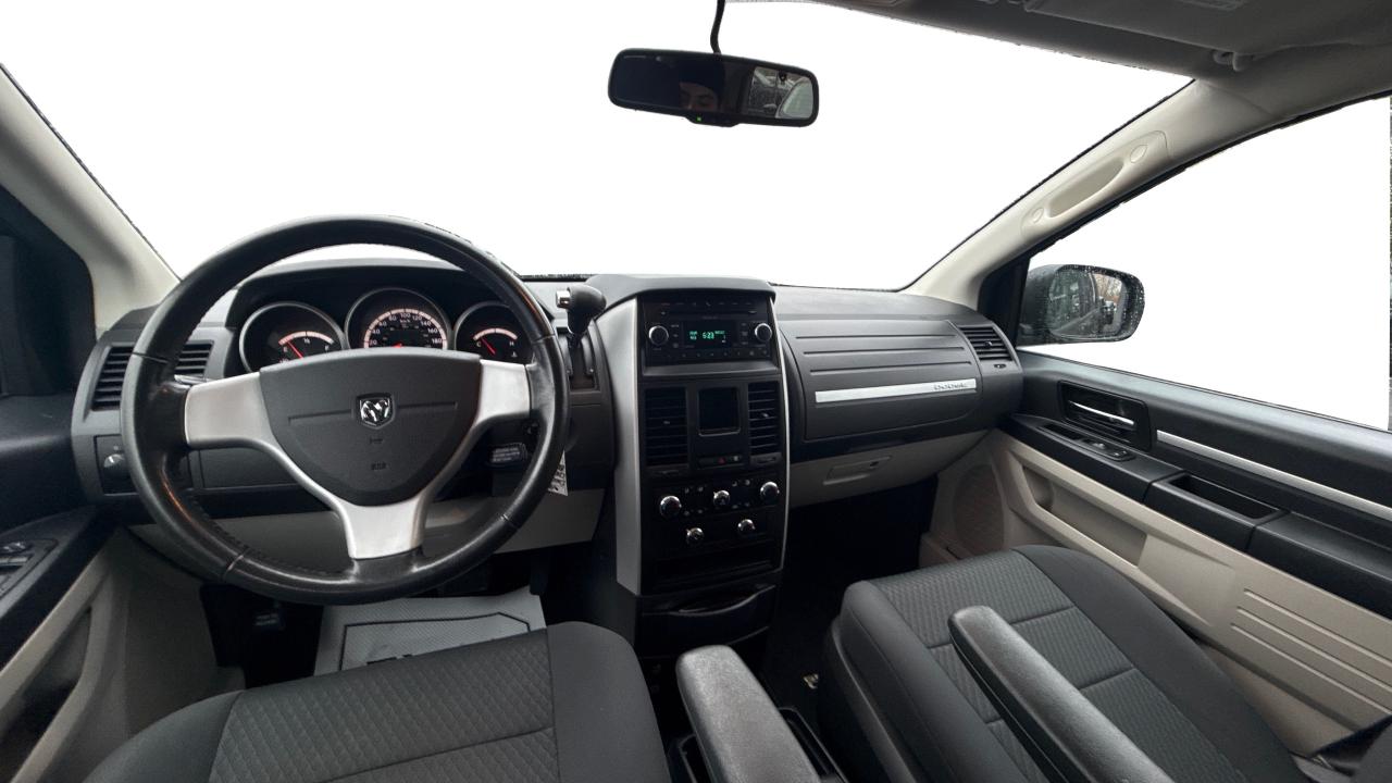 2010 Dodge Grand Caravan SE Photo