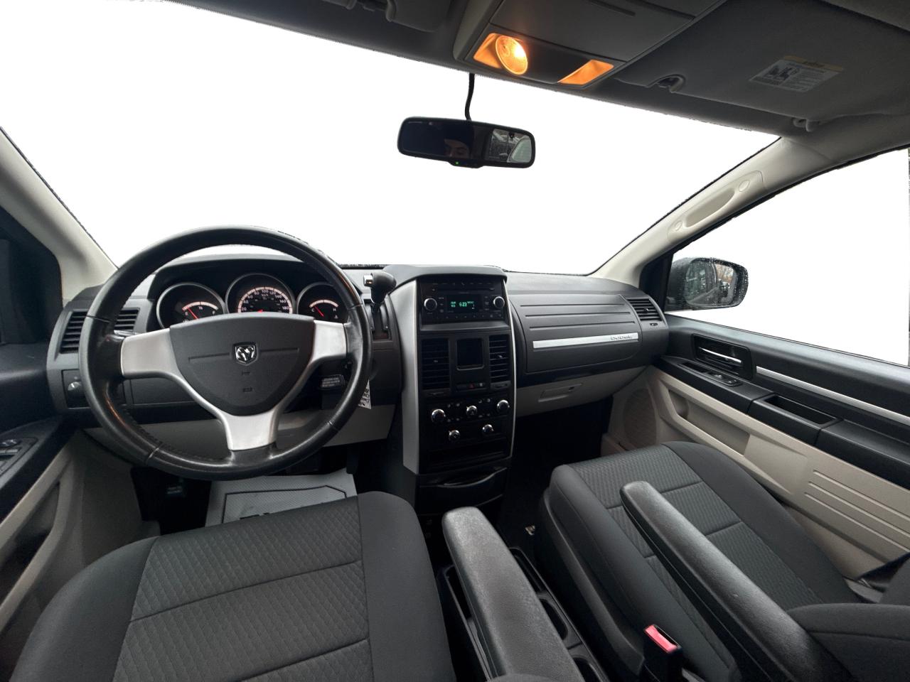 2010 Dodge Grand Caravan SE Photo