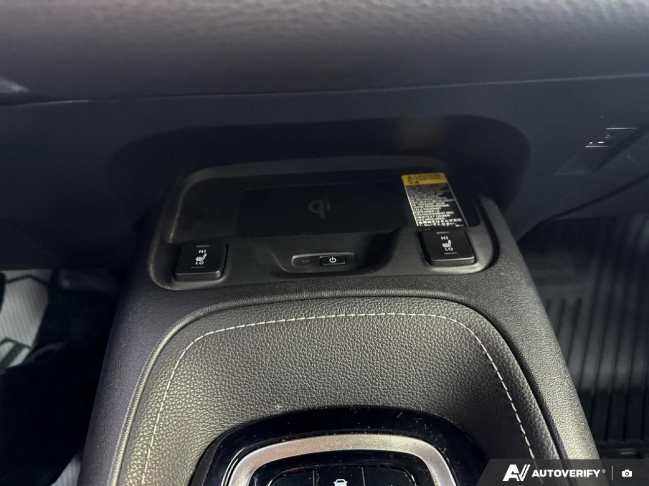 2019 Toyota Corolla XSE / NO ACCIDENTS / NAV / LEATHER /HTD SEATS/ M/T - Photo #18