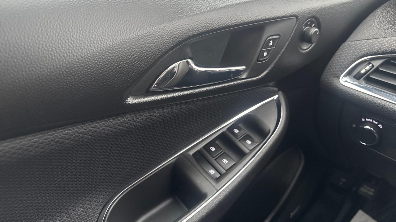 2018 Chevrolet Cruze LT Photo