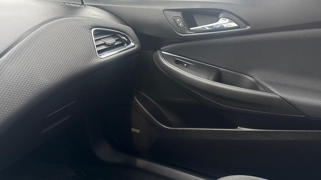 2018 Chevrolet Cruze LT Photo