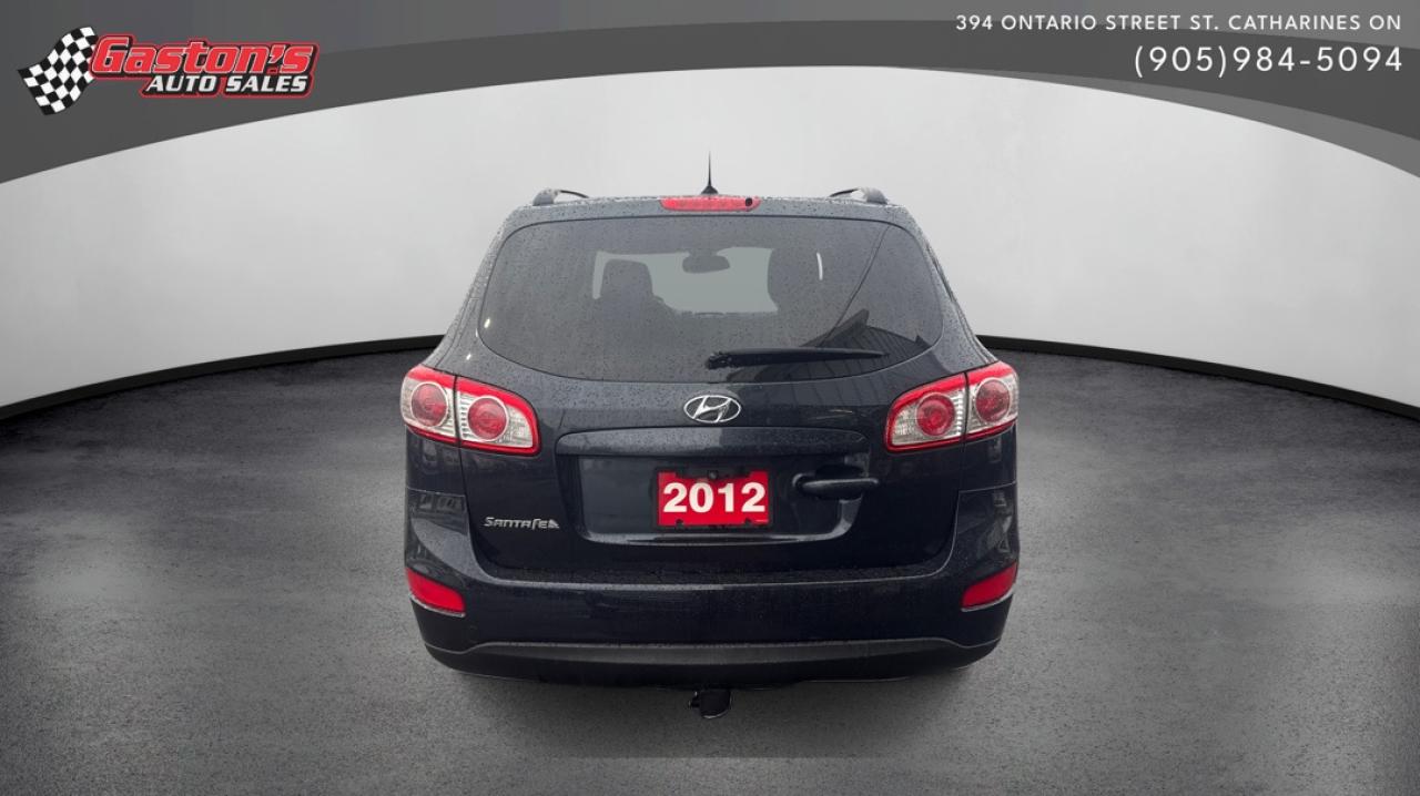 2012 Hyundai Santa Fe GL Photo3