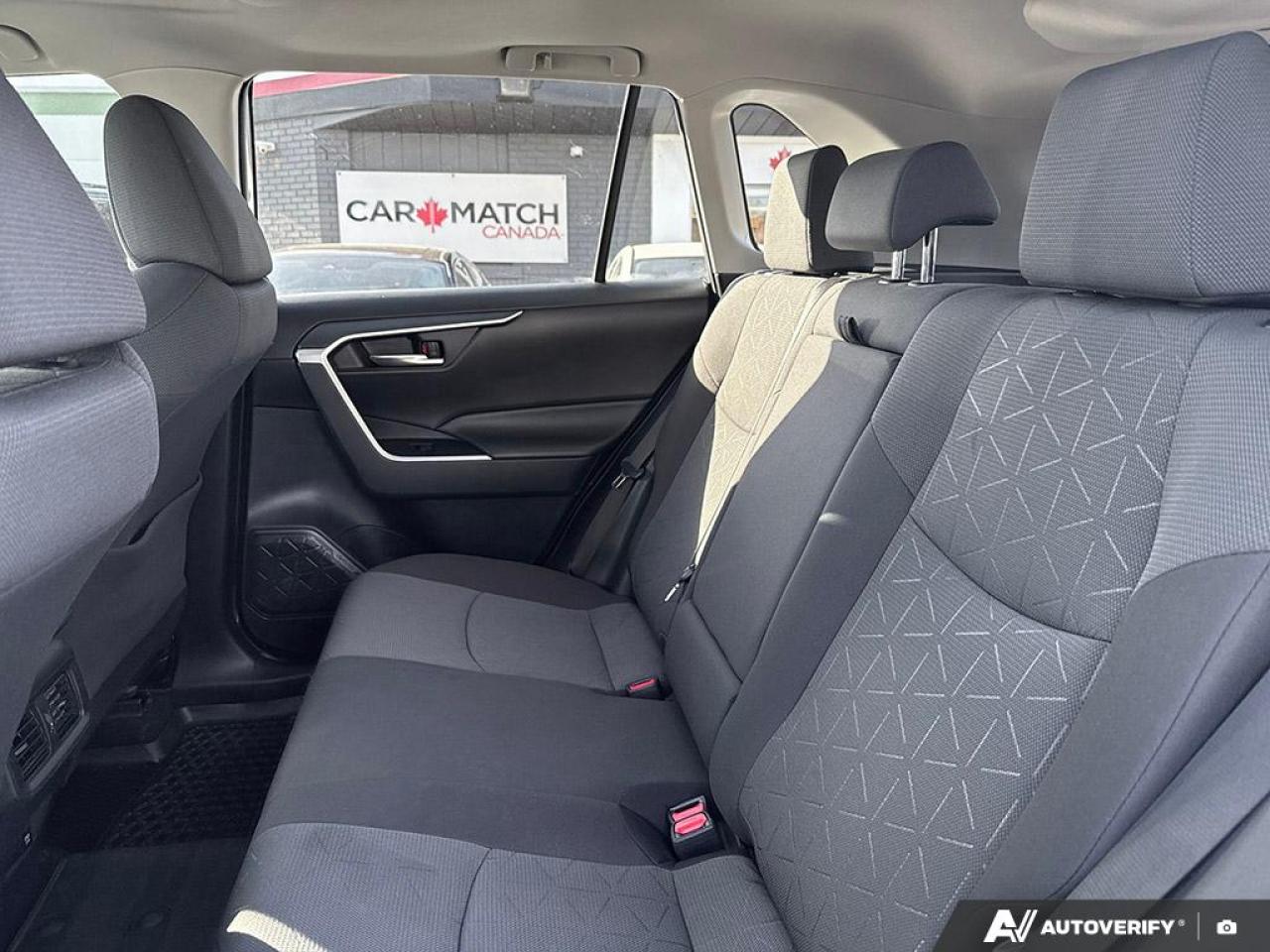 2021 Toyota RAV4 XLE / AWD / HTD SEATS / HTD STEERING / SUNROOF - Photo #10