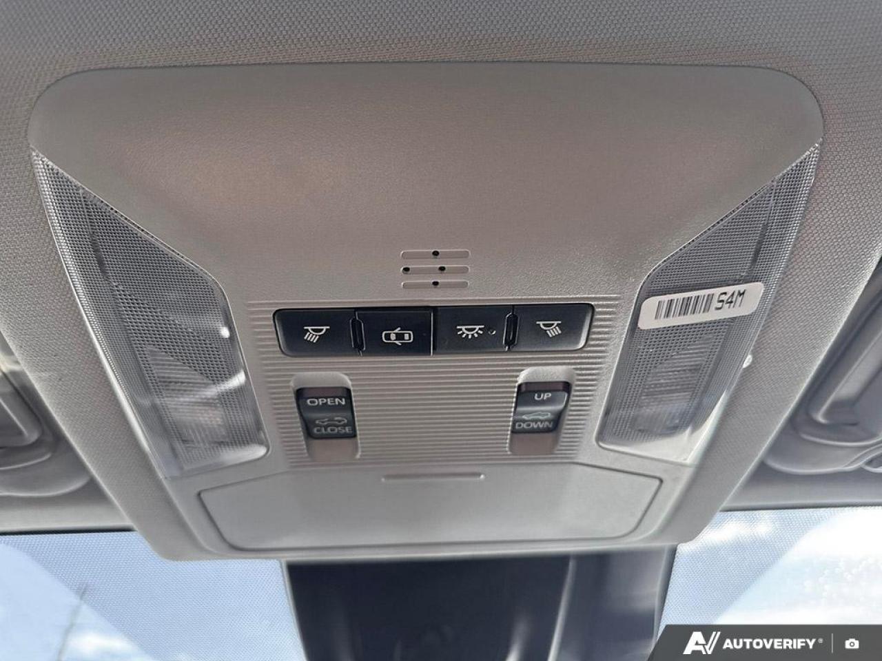 2021 Toyota RAV4 XLE / AWD / HTD SEATS / HTD STEERING / SUNROOF - Photo #18