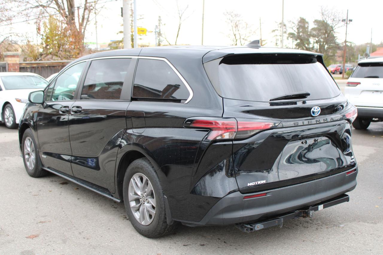 2021 Toyota Sienna 7-Passenger FWD Photo3