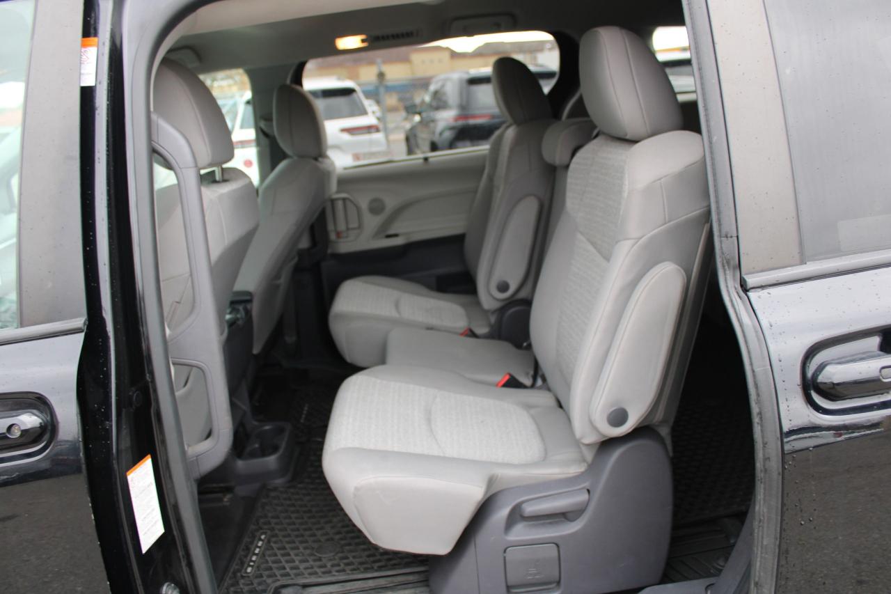 2021 Toyota Sienna 7-Passenger FWD - Photo #16