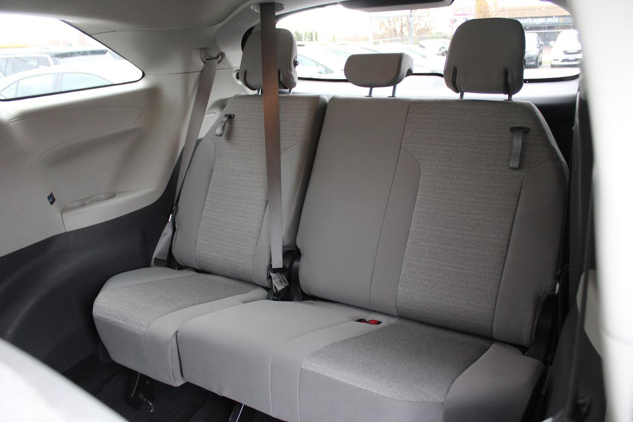 2021 Toyota Sienna 7-Passenger FWD - Photo #17