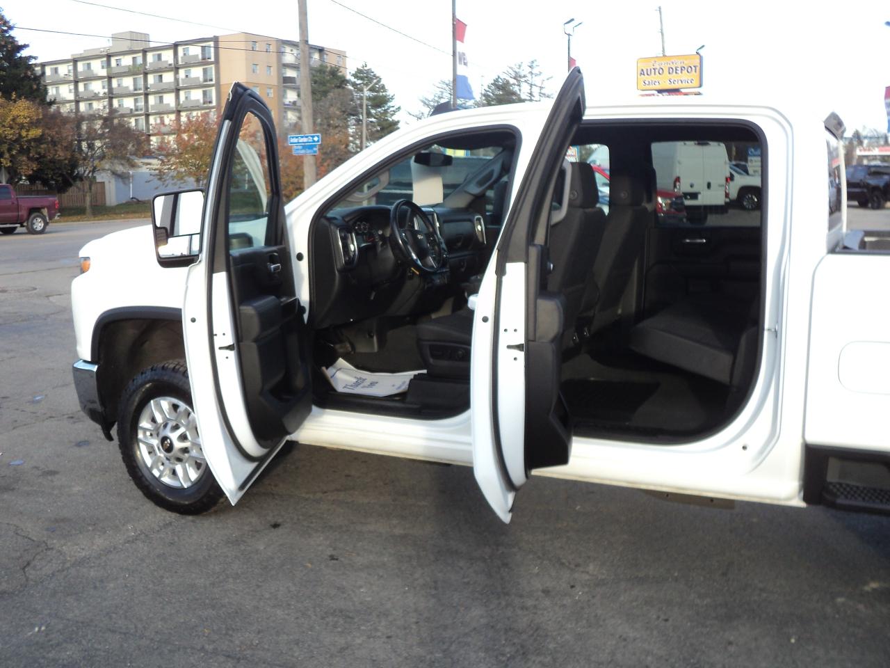 2023 Chevrolet Silverado 2500 HD LT CrewCab 4WD 6.6L8cylGas 6'7"Box 159"WB Photo