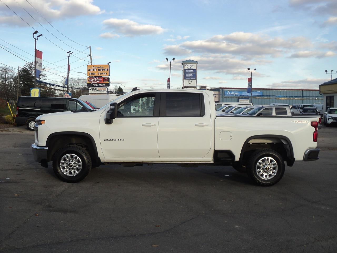 2023 Chevrolet Silverado 2500 HD LT CrewCab 4WD 6.6L8cylGas 6'7"Box 159"WB Photo