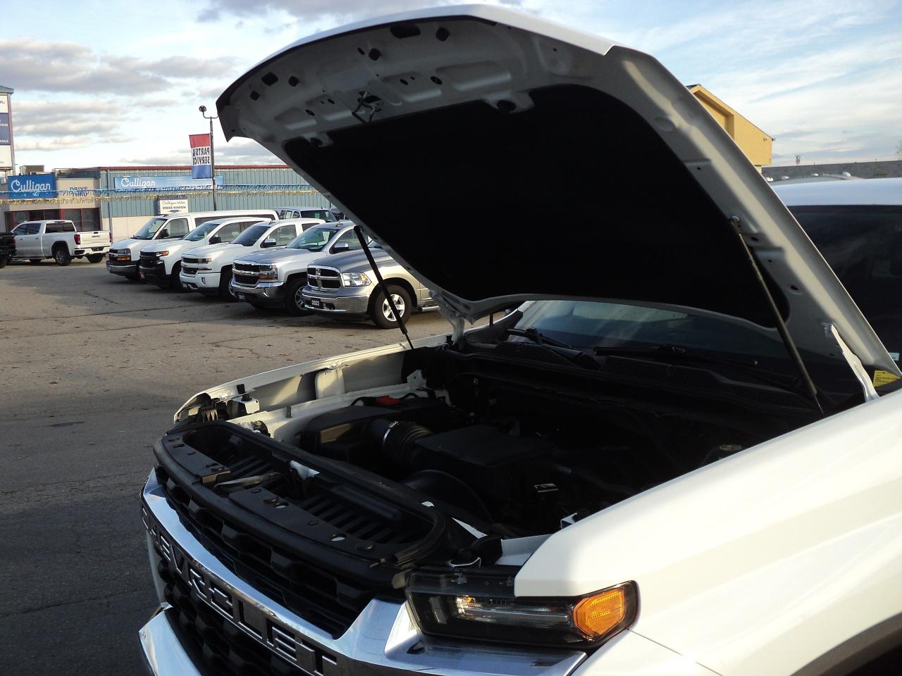 2023 Chevrolet Silverado 2500 HD LT CrewCab 4WD 6.6L8cylGas 6'7"Box 159"WB Photo