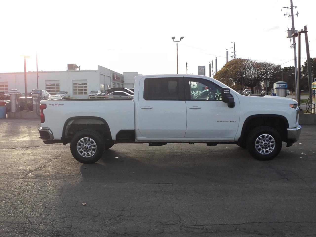2023 Chevrolet Silverado 2500 HD LT CrewCab 4WD 6.6L8cylGas 6'7"Box 159"WB Photo