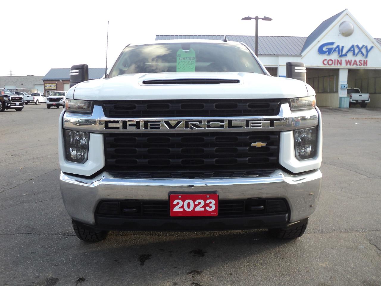 2023 Chevrolet Silverado 2500 HD LT CrewCab 4WD 6.6L8cylGas 6'7"Box 159"WB Photo3