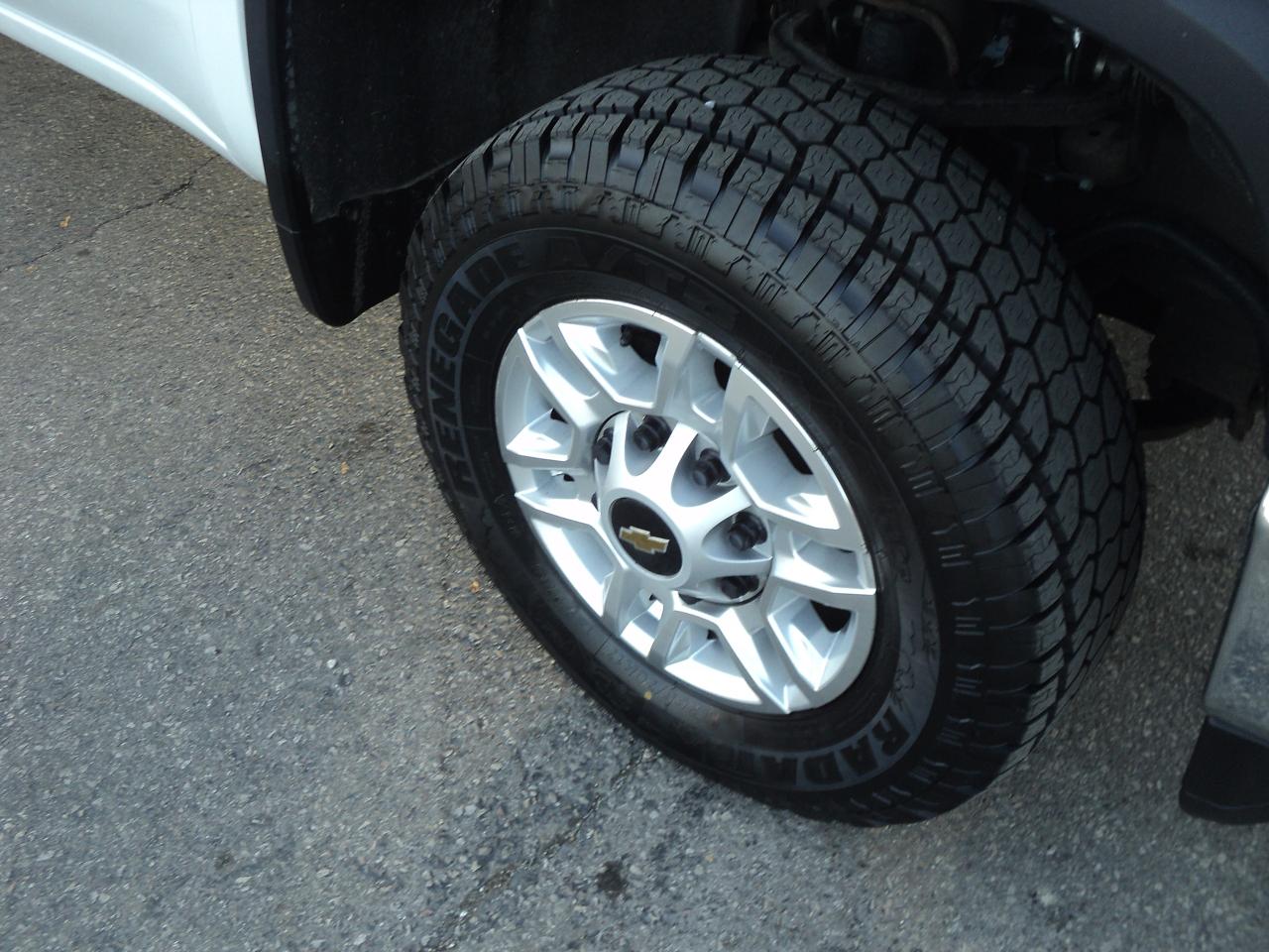 2023 Chevrolet Silverado 2500 HD LT CrewCab 4WD 6.6L8cylGas 6'7"Box 159"WB Photo