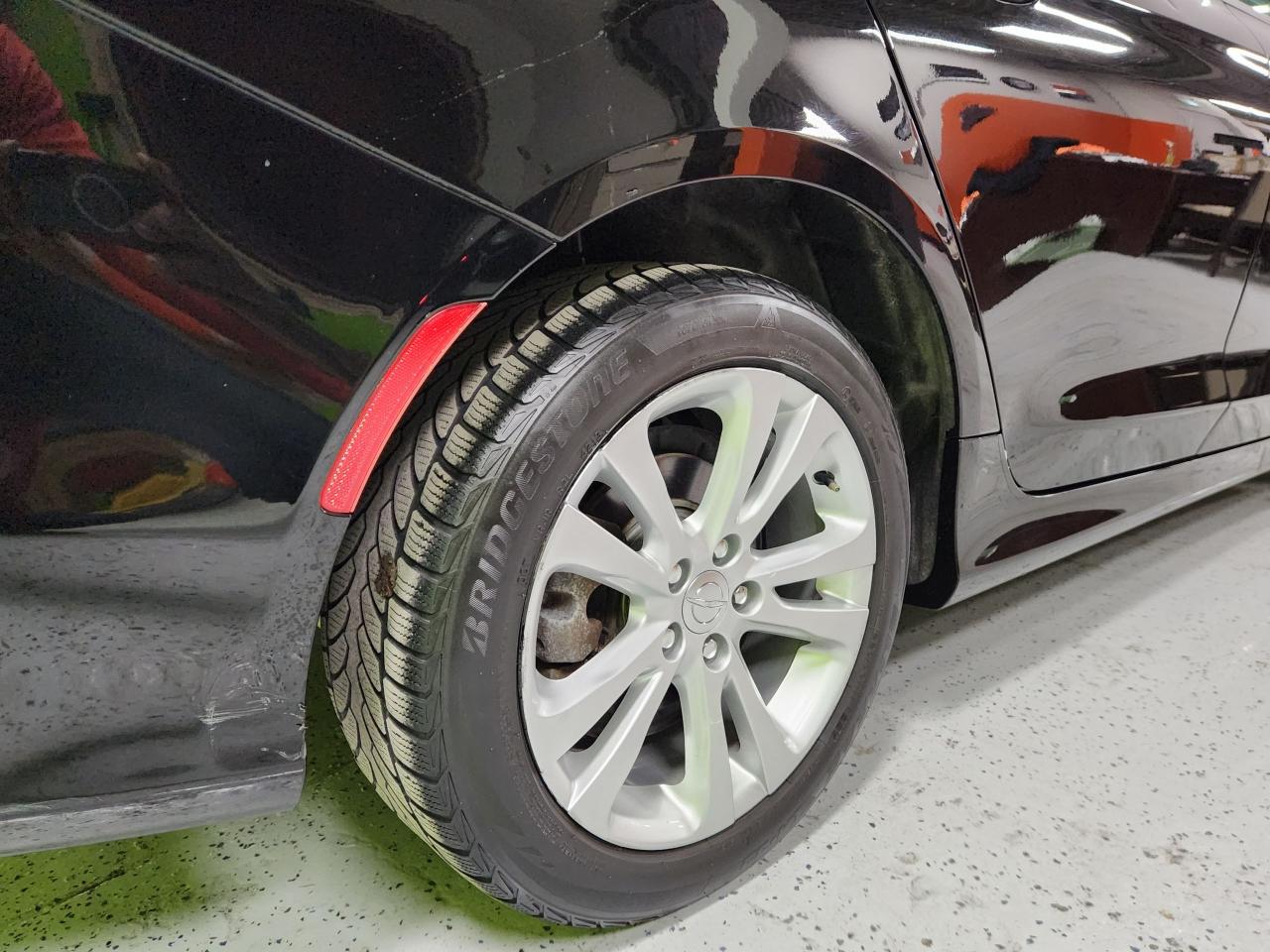 2015 Chrysler 200 Limited H-Ted Seats 4cyl Good on gas - Photo #9