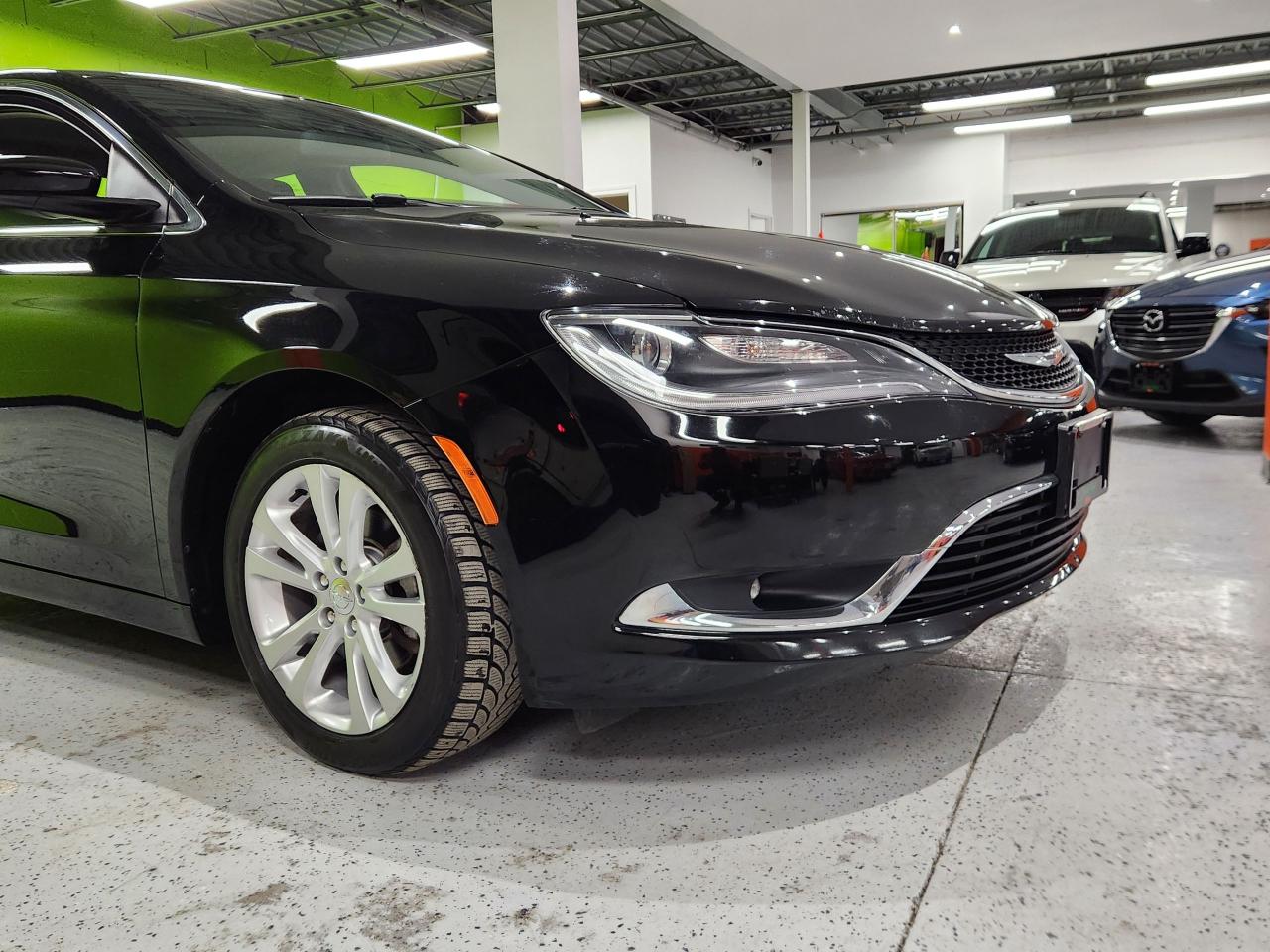 2015 Chrysler 200 Limited H-Ted Seats 4cyl Good on gas - Photo #6