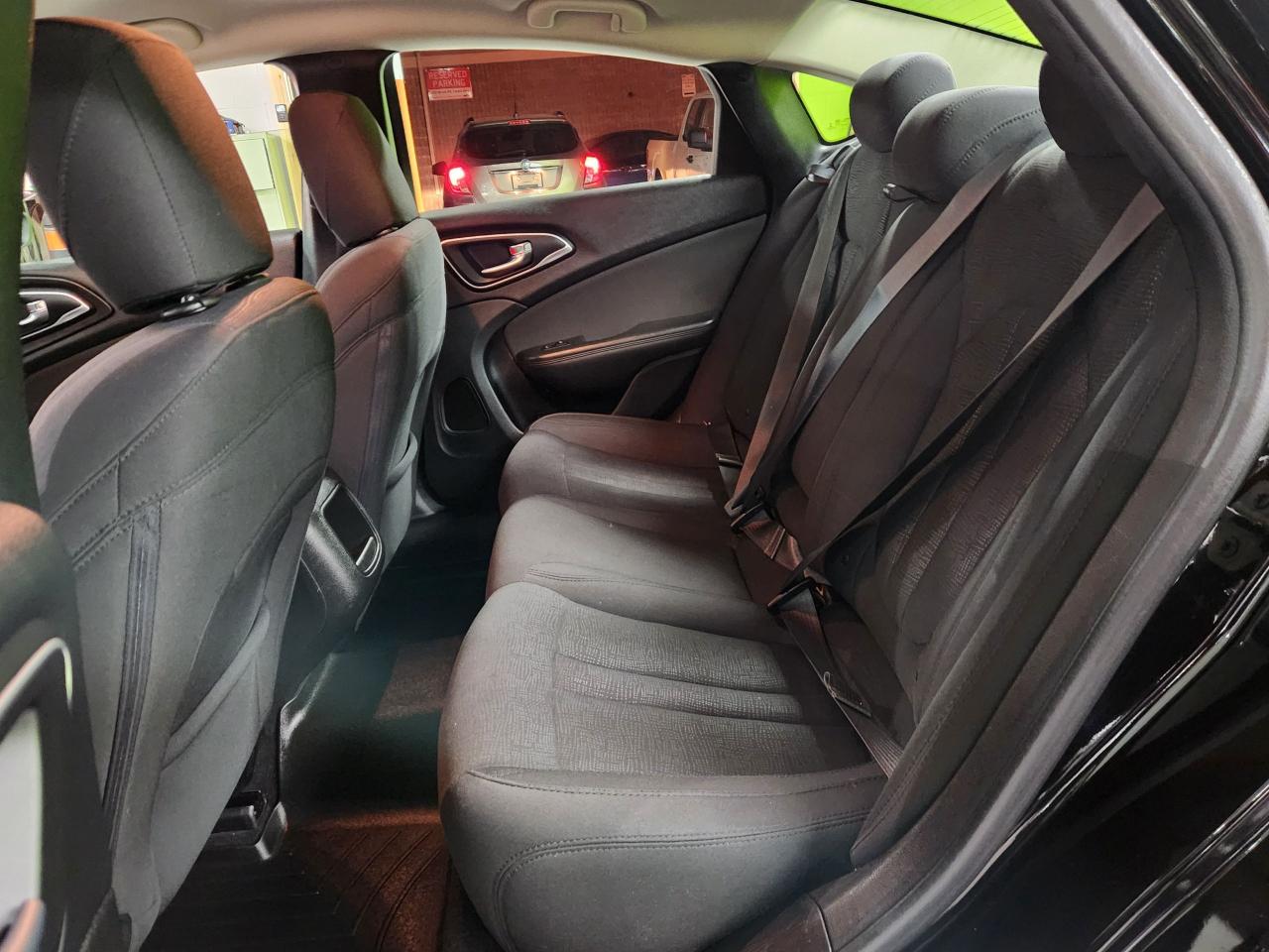 2015 Chrysler 200 Limited H-Ted Seats 4cyl Good on gas - Photo #19