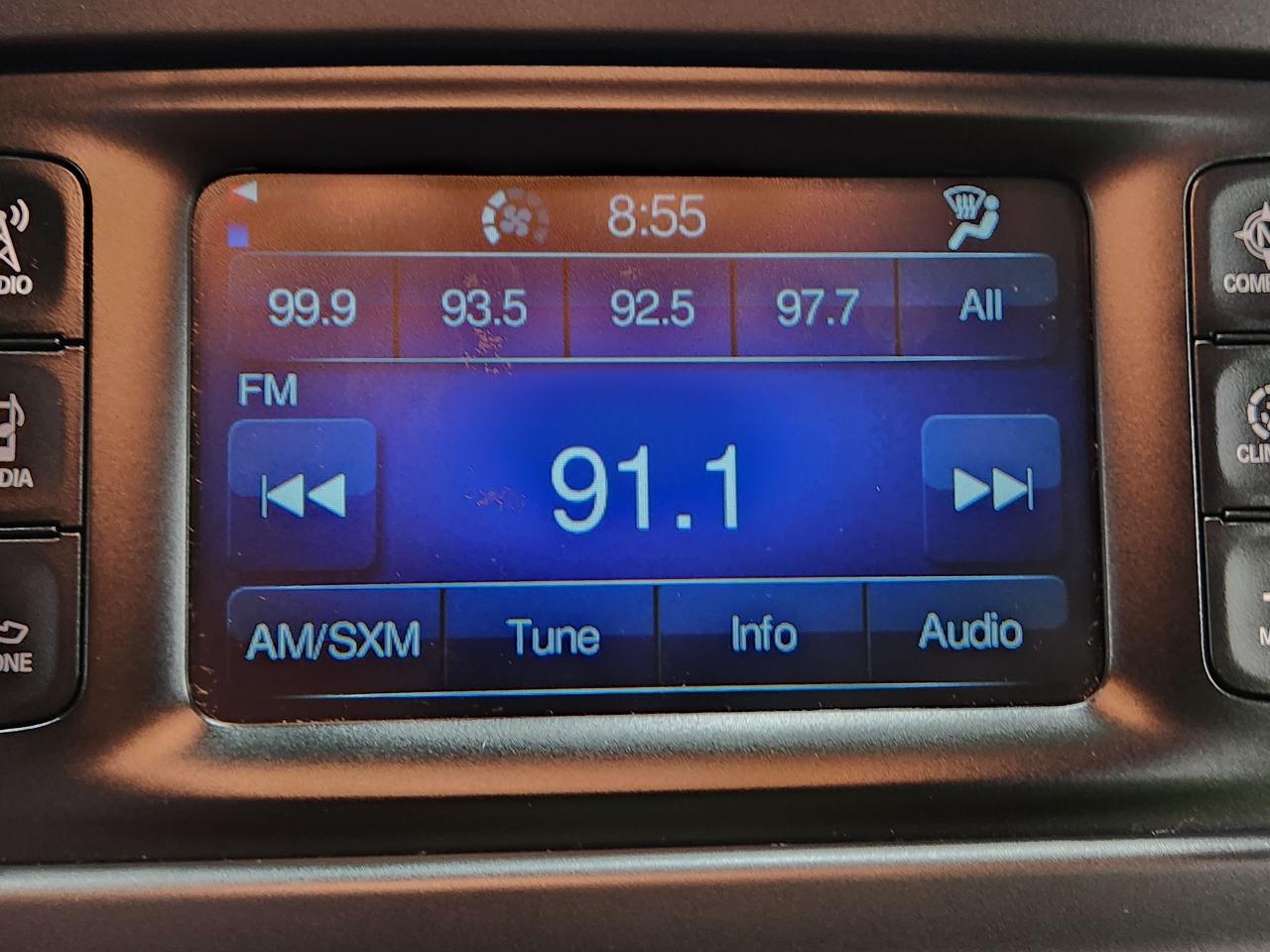 2015 Chrysler 200 Limited H-Ted Seats 4cyl Good on gas - Photo #29