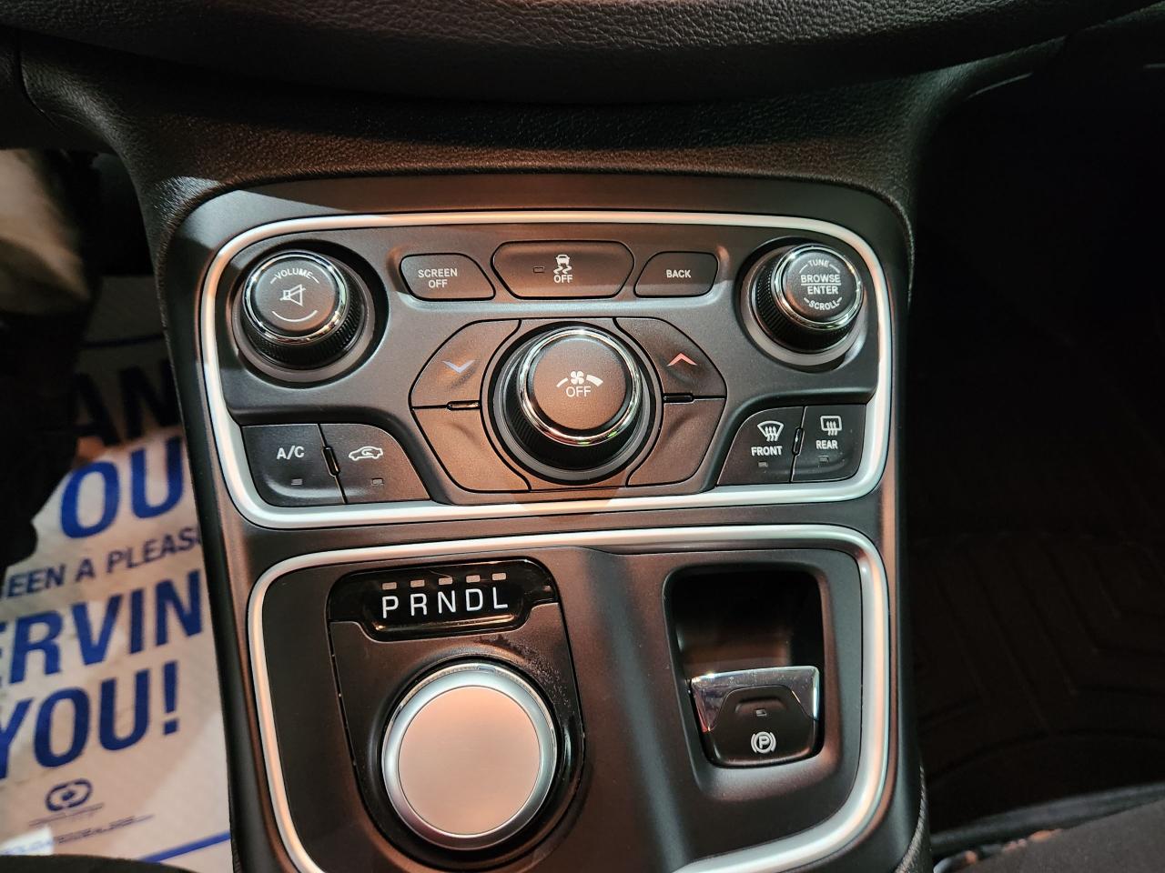 2015 Chrysler 200 Limited H-Ted Seats 4cyl Good on gas - Photo #25