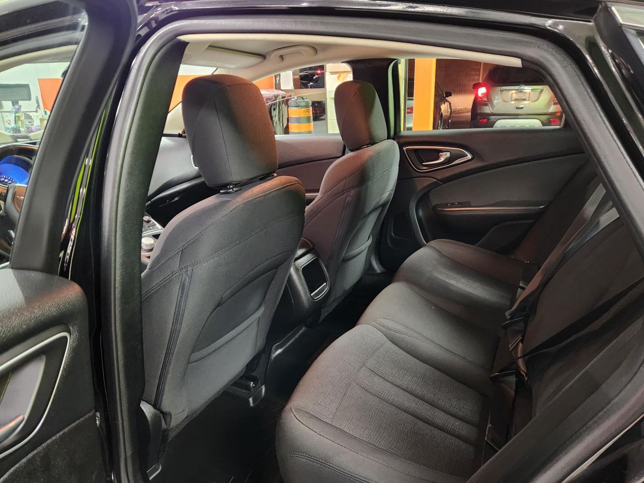 2015 Chrysler 200 Limited H-Ted Seats 4cyl Good on gas - Photo #18