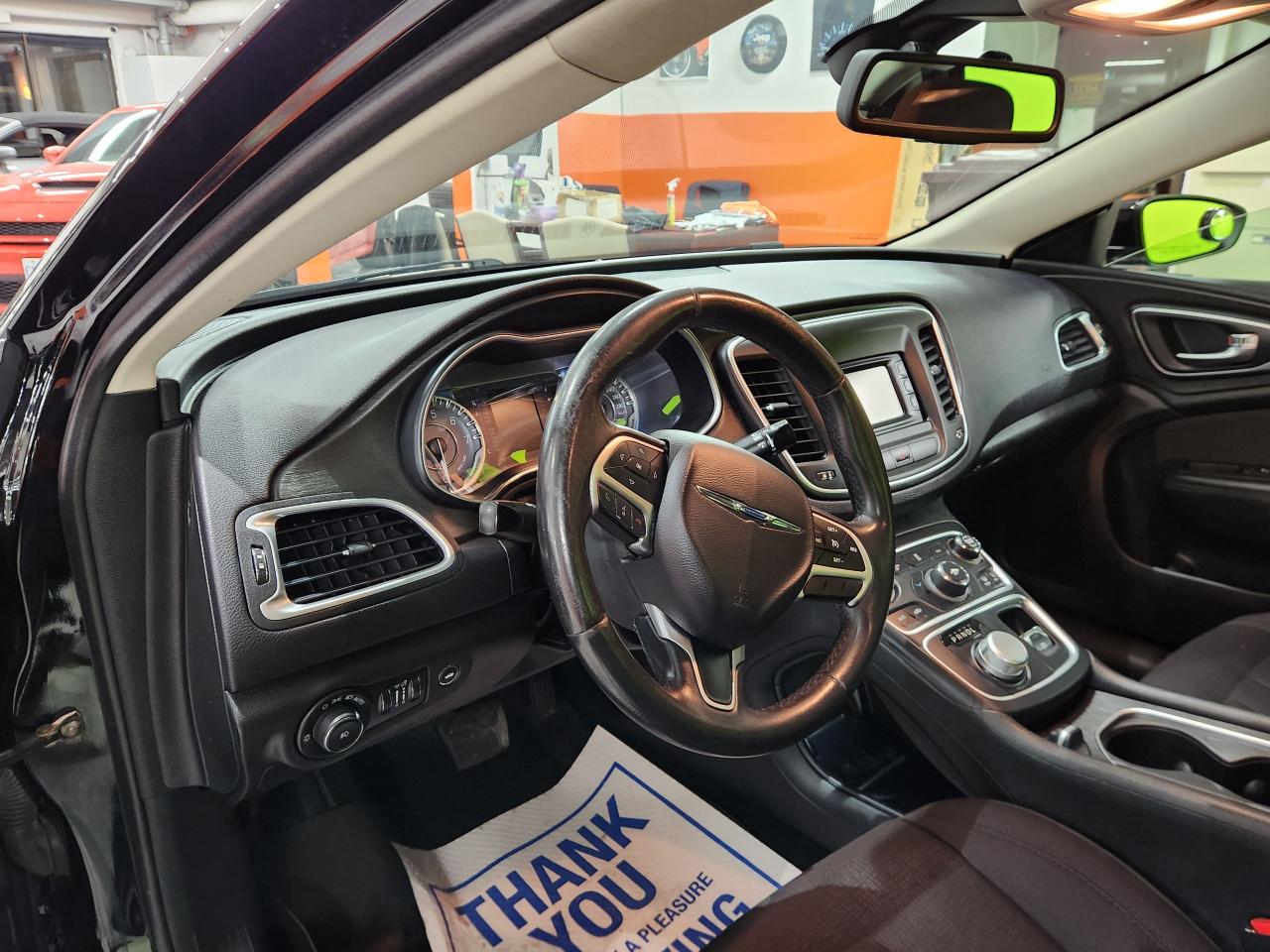 2015 Chrysler 200 Limited H-Ted Seats 4cyl Good on gas - Photo #23