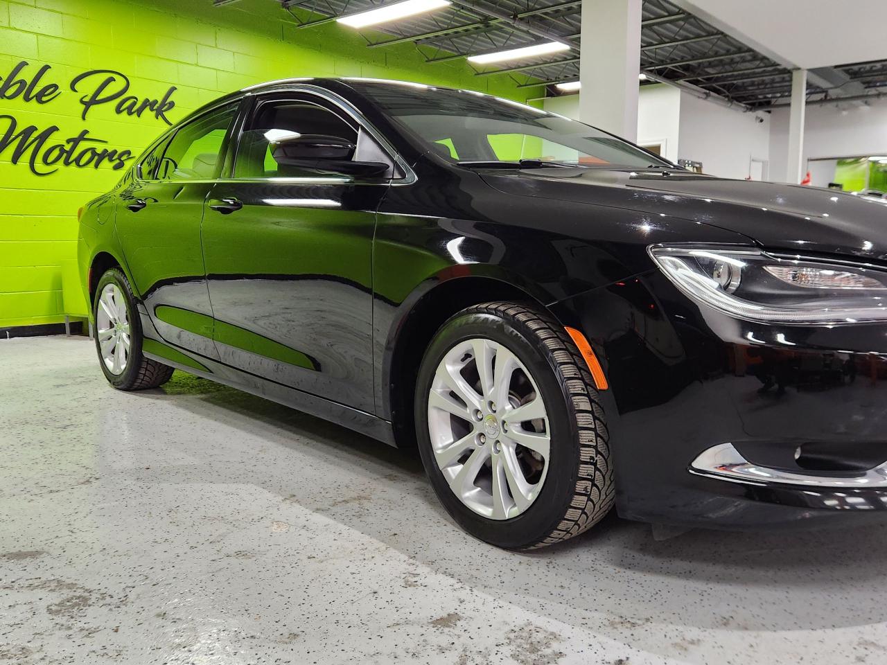 2015 Chrysler 200 Limited H-Ted Seats 4cyl Good on gas - Photo #5