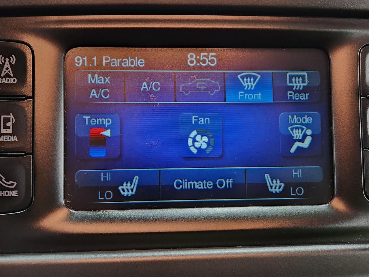 2015 Chrysler 200 Limited H-Ted Seats 4cyl Good on gas - Photo #28