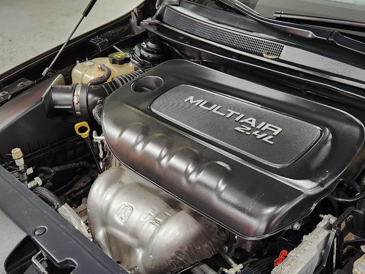 2015 Chrysler 200 Limited H-Ted Seats 4cyl Good on gas - Photo #34