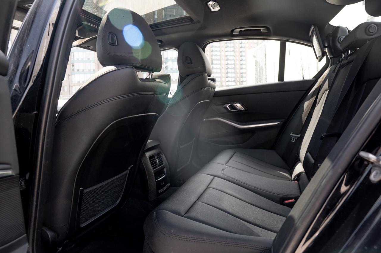 2022 BMW 3 Series 330i xDrive | NO ACCIDENTS | CLEAN CARFAX | - Photo #9