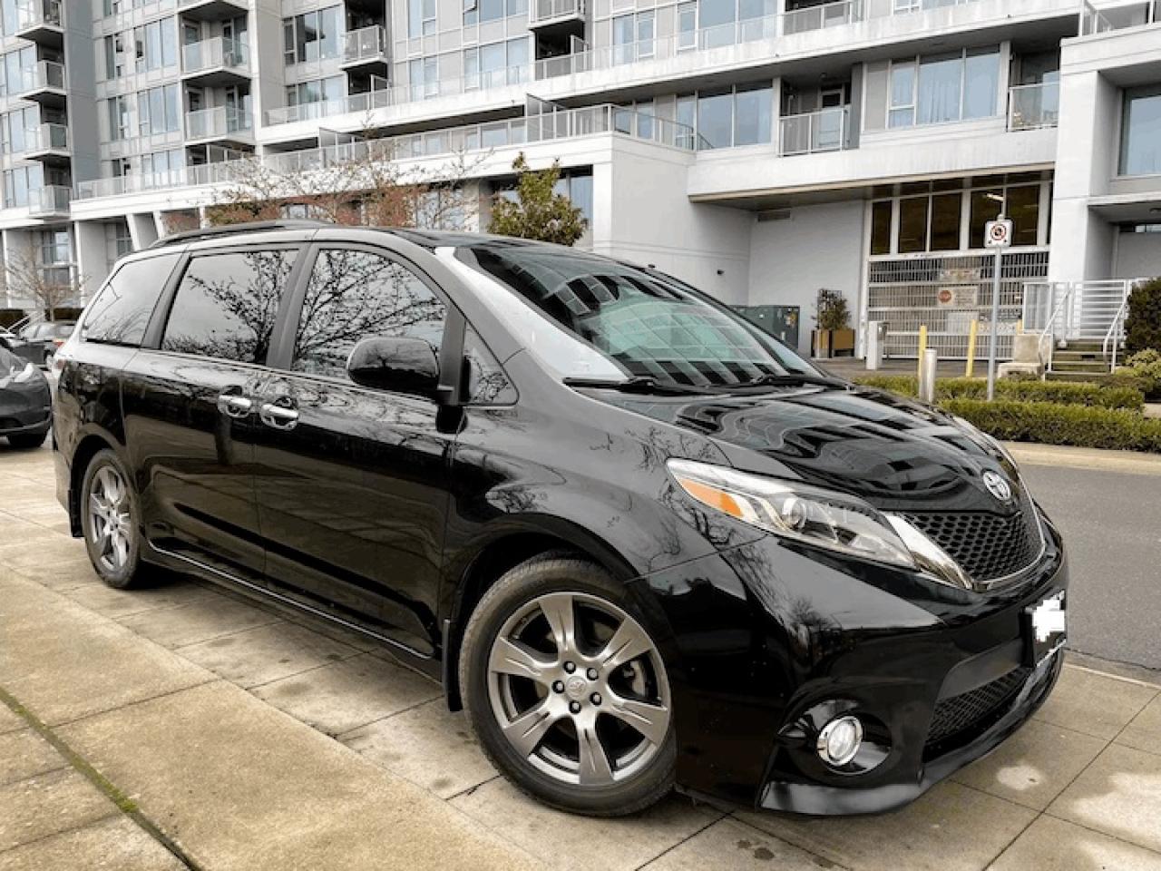 Used 2017 Toyota Sienna SE-SPORT-8 PASSENGER-LEATHER-SUNROOF for sale in Toronto, ON