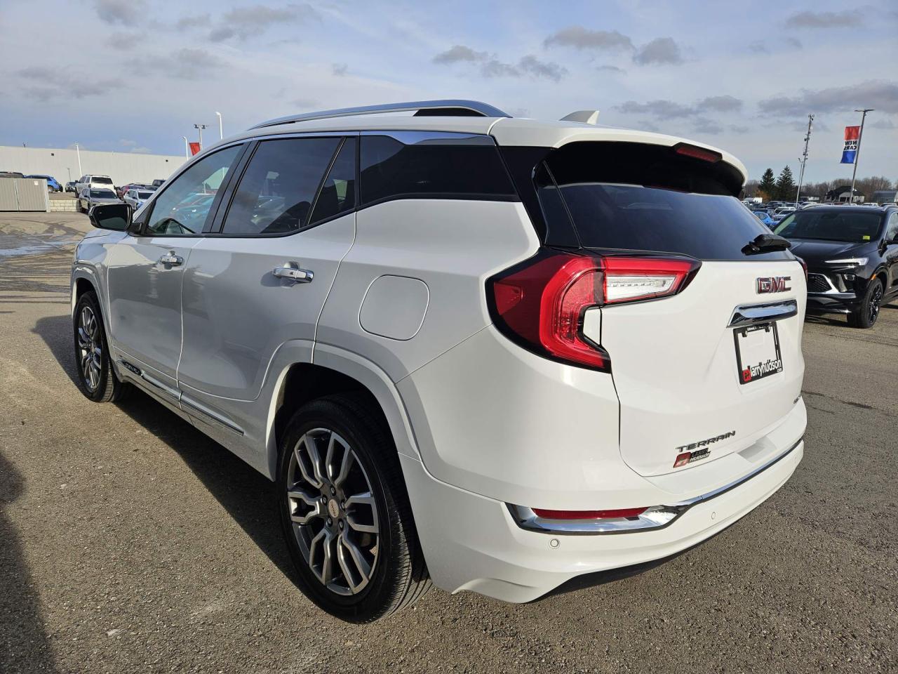 2024 GMC Terrain Denali One Owner | Leather | Navigation | Sunroof | 19" Wheels Photo